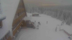 Parkoviště a hlavní vchod