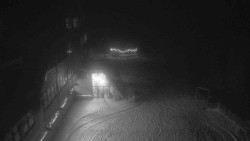 Parkoviště a hlavní vchod