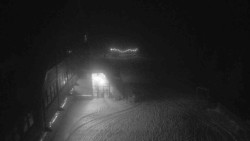 Parkoviště a hlavní vchod