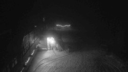 Parkoviště a hlavní vchod