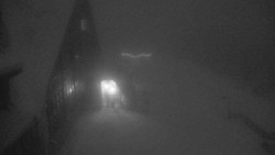 Parkoviště a hlavní vchod