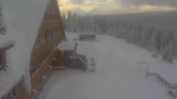 Parkoviště a hlavní vchod