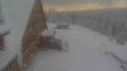 Parkoviště a hlavní vchod