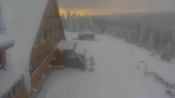 Parkoviště a hlavní vchod