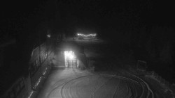 Parkoviště a hlavní vchod