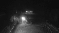 Parkoviště a hlavní vchod