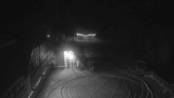 Parkoviště a hlavní vchod