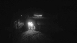 Parkoviště a hlavní vchod