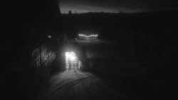 Parkoviště a hlavní vchod