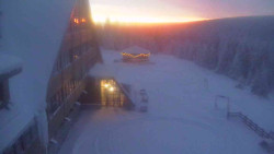 Parkoviště a hlavní vchod