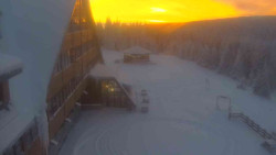 Parkoviště a hlavní vchod