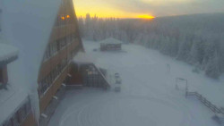 Parkoviště a hlavní vchod