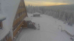 Parkoviště a hlavní vchod