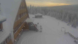 Parkoviště a hlavní vchod