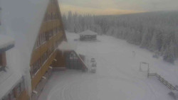 Parkoviště a hlavní vchod