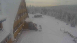 Parkoviště a hlavní vchod