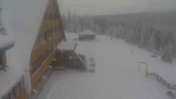 Parkoviště a hlavní vchod