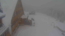 Parkoviště a hlavní vchod