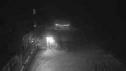 Parkoviště a hlavní vchod