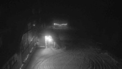 Parkoviště a hlavní vchod