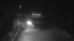 Parkoviště a hlavní vchod