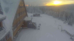 Parkoviště a hlavní vchod