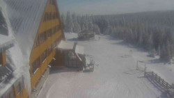 Parkoviště a hlavní vchod