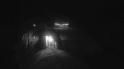 Parkoviště a hlavní vchod