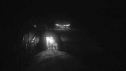 Parkoviště a hlavní vchod