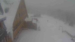 Parkoviště a hlavní vchod