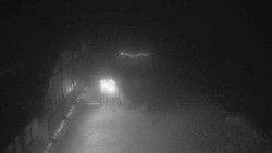 Parkoviště a hlavní vchod