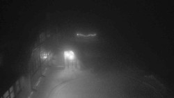 Parkoviště a hlavní vchod