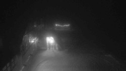 Parkoviště a hlavní vchod