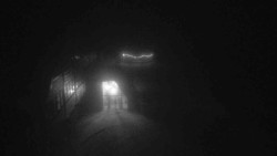 Parkoviště a hlavní vchod