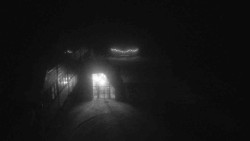 Parkoviště a hlavní vchod