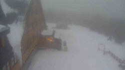 Parkoviště a hlavní vchod