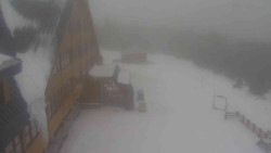 Parkoviště a hlavní vchod