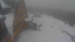 Parkoviště a hlavní vchod