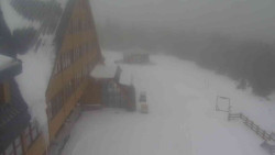 Parkoviště a hlavní vchod