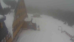 Parkoviště a hlavní vchod