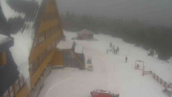 Parkoviště a hlavní vchod