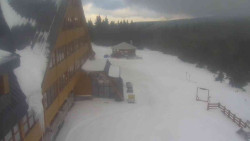 Parkoviště a hlavní vchod