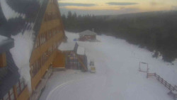 Parkoviště a hlavní vchod