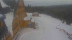 Parkoviště a hlavní vchod