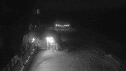 Parkoviště a hlavní vchod