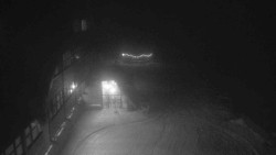 Parkoviště a hlavní vchod