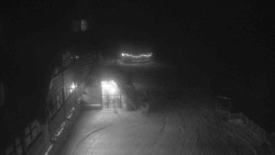 Parkoviště a hlavní vchod