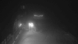 Parkoviště a hlavní vchod