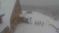 Parkoviště a hlavní vchod