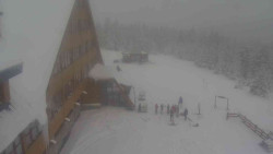 Parkoviště a hlavní vchod